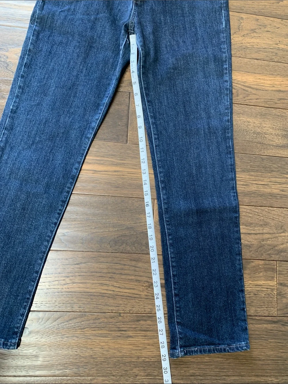 Levi's Women's Classic Mid Rise Skinny Straight-Leg Denim Jeans.Pre-Owned. 31x29 - Picture 5 of 7